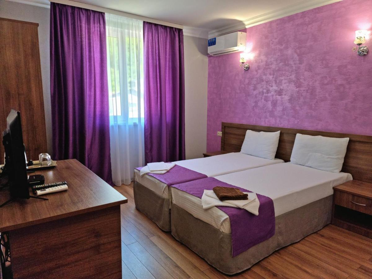 Nobi Guest House Гагра Екстер'єр фото